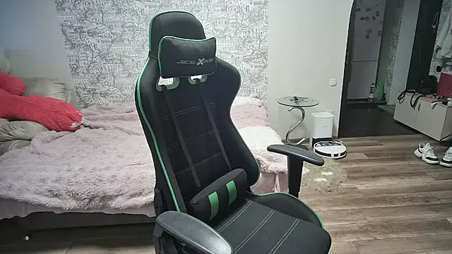 SlankyMic online show from 04-18-26, 03:27