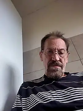Snapshot of Costy601 chatting on 05-12-26, 12:13 Costy601 online show from 05-12-26, 12:13