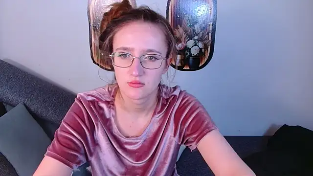 Snapshot of miay_here_ chatting on 05-14-26, 04:47 miay here online show from 05-14-26, 04:47