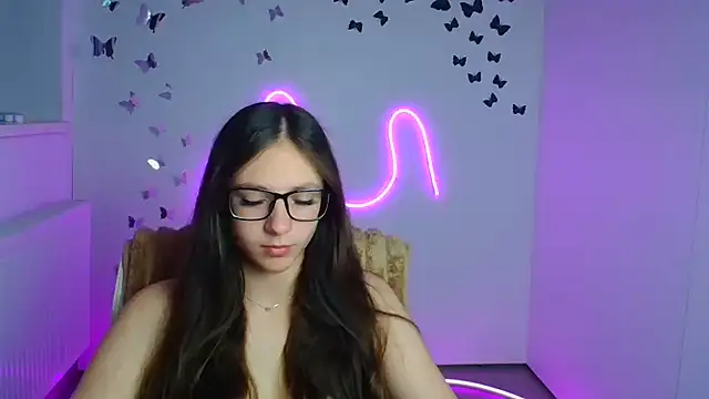 KissMeJulia online show from 06-20-26, 05:32