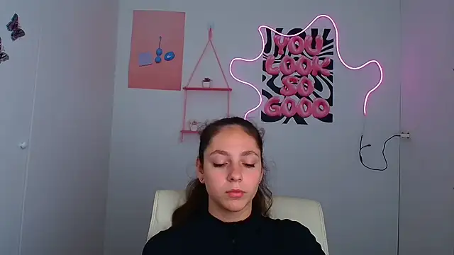 KissMeJulia online show from 07-07-26, 06:58