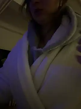 Frenchgirl45 online show from 04-04-26, 10:40