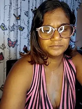 Snapshot of indianstrawberrylips4u chatting on 06-21-26, 06:16 indianstrawberrylips4u online show from 06-21-26, 06:16