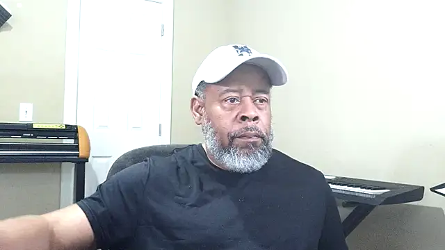 Snapshot of Cleozevo1961 chatting on 03-04-26, 05:19 Cleozevo1961 online show from 03-04-26, 05:19