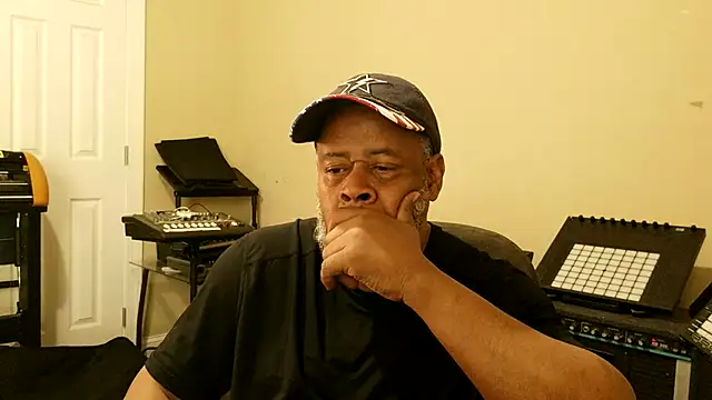 Cleozevo1961 online show from 04-23-26, 02:08