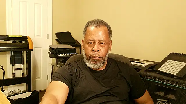 Cleozevo1961 online show from 04-27-26, 03:54