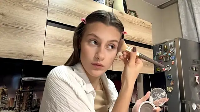 Snapshot of SwappingFate chatting on 02-18-26, 01:40 SwappingFate online show from 02-18-26, 01:40