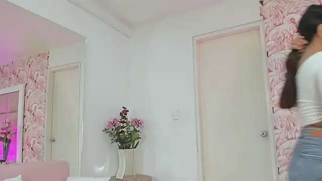 DulceQueen1 online show from 06-03-26, 01:25