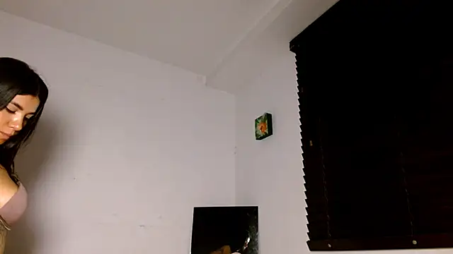 MiaDiamontLatin online show from 05-16-26, 12:18