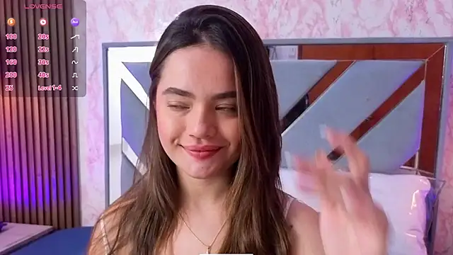 LittleeSara18 online show from 04-12-26, 11:15