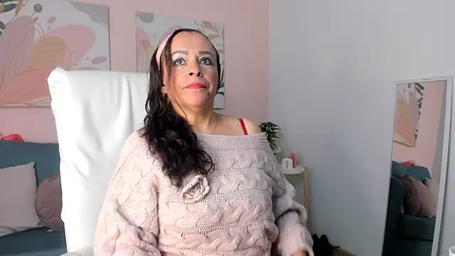 Snapshot of Ivonne_4 chatting on 06-19-26, 01:26 Ivonne 4 online show from 06-19-26, 01:26