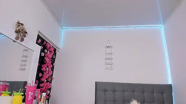 Ariana-Cobos online show from 04-15-26, 09:37