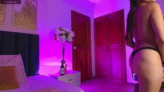 Snapshot of KatrionaNyx chatting on 06-11-26, 02:53 KatrionaNyx online show from 06-11-26, 02:53