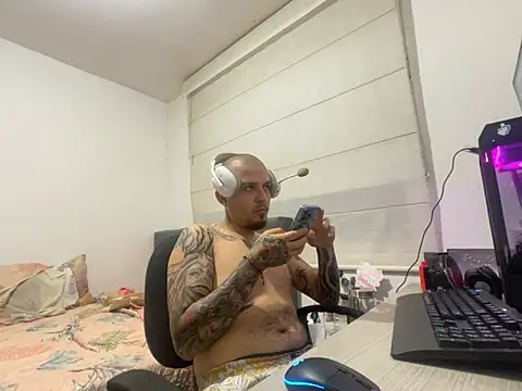 Snapshot of Maximo_Garcia17 chatting on 02-21-26, 02:01 Maximo Garcia17 online show from 02-21-26, 02:01