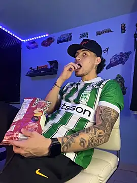 TOMAS CONOR online show from 04-21-26, 03:02