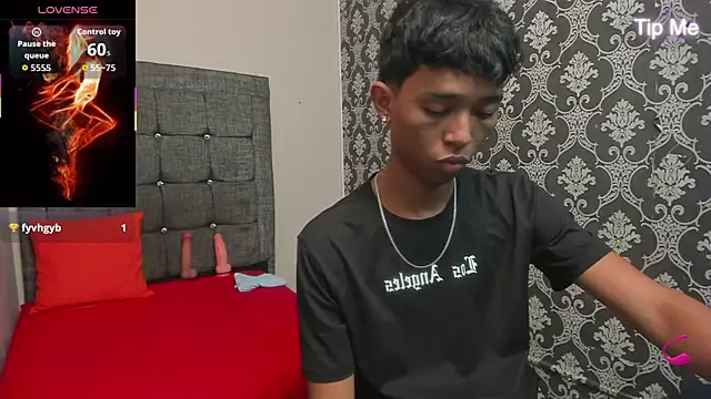 Little Twink19x online show from 04-15-26, 07:21