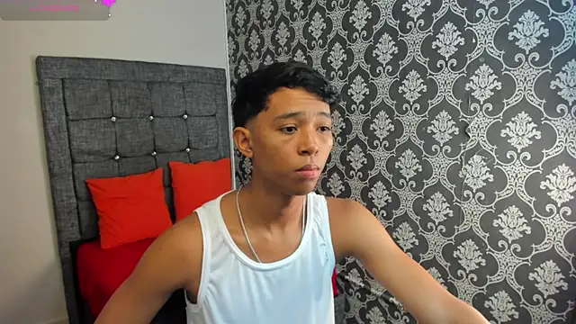 Snapshot of Little_Twink19x chatting on 07-05-26, 07:43 Little Twink19x online show from 07-05-26, 07:43