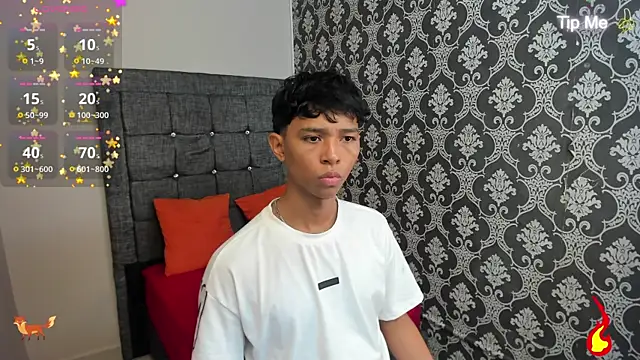 Snapshot of Little_Twink19x chatting on 07-12-26, 07:38 Little Twink19x online show from 07-12-26, 07:38