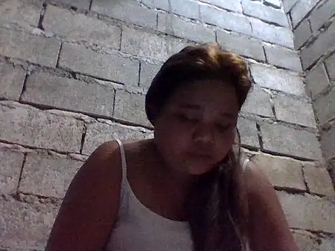 Snapshot of sweetlyn31 chatting on 06-12-26, 04:17 sweetlyn31 online show from 06-12-26, 04:17