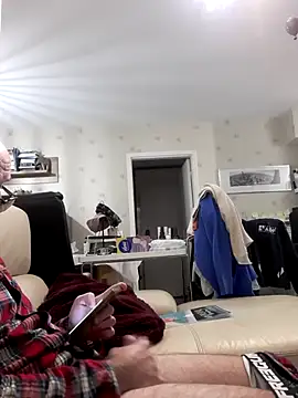 Snapshot of Florent1307 chatting on 02-23-26, 09:45 Florent1307 online show from 02-23-26, 09:45