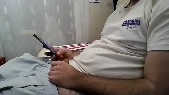 Snapshot of Florent1307 chatting on 08-02-26, 10:30 Florent1307 online show from 08-02-26, 10:30