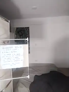 Snapshot of Mileepecas chatting on 02-21-26, 03:18 Mileepecas online show from 02-21-26, 03:18