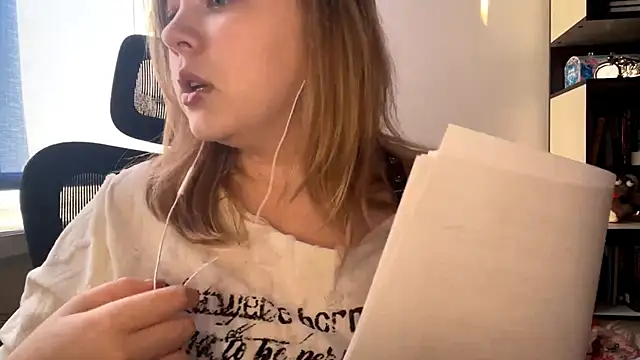 TomikoPfau online show from 04-14-26, 02:12