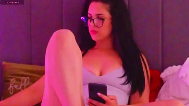 Snapshot of LauraDelightX chatting on 06-19-26, 05:23 LauraDelightX online show from 06-19-26, 05:23
