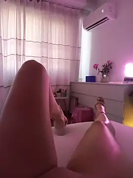 Snapshot of LauraDelightX chatting on 06-26-26, 06:40 LauraDelightX online show from 06-26-26, 06:40