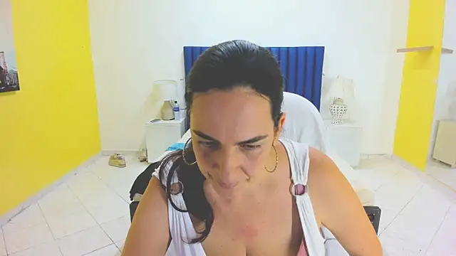 Snapshot of Amy_Walls7 chatting on 05-04-26, 12:01 Amy Walls7 online show from 05-04-26, 12:01