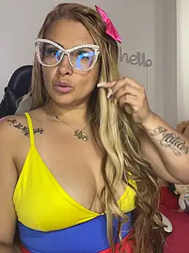 Snapshot of Alma_Andrade chatting on 06-23-26, 03:43 Alma Andrade online show from 06-23-26, 03:43