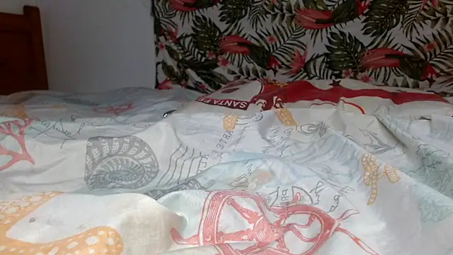 Snapshot of smallvioleta69 chatting on 03-28-26, 12:38 smallvioleta69 online show from 03-28-26, 12:38