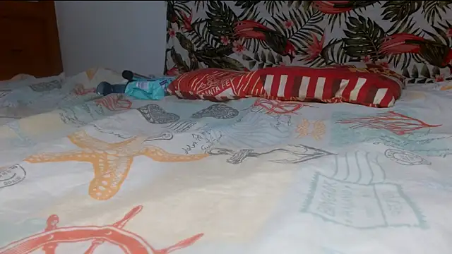 Snapshot of smallvioleta69 chatting on 04-06-26, 06:53 smallvioleta69 online show from 04-06-26, 06:53