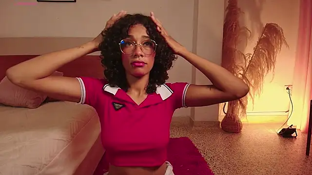 Meganlux1 online show from 04-17-26, 07:39