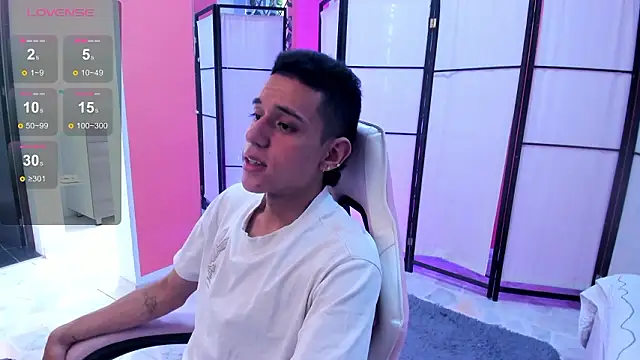 Snapshot of dominicjonnes chatting on 03-09-26, 07:51 dominicjonnes online show from 03-09-26, 07:51