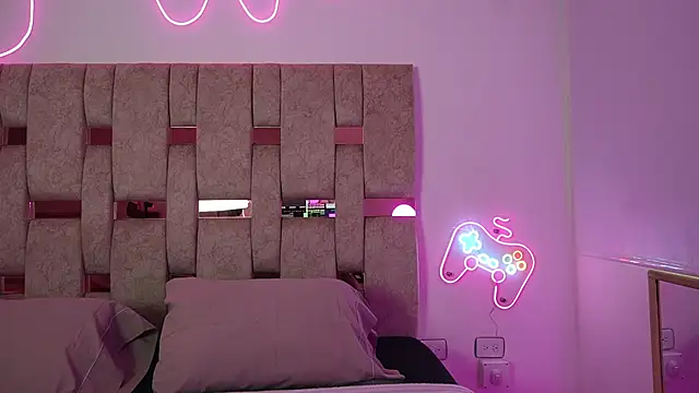 Fernanda thail  online show from 04-14-26, 07:20