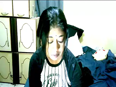 Snapshot of IndianPleasures21 chatting on 06-18-26, 01:39 IndianPleasures21 online show from 06-18-26, 01:39