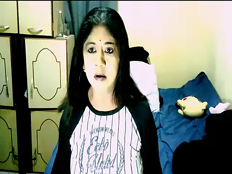 Snapshot of IndianPleasures21 chatting on 06-30-26, 02:29 IndianPleasures21 online show from 06-30-26, 02:29
