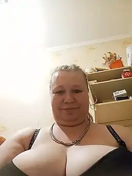 Snapshot of KiraStanton chatting on 06-19-26, 11:30 KiraStanton online show from 06-19-26, 11:30