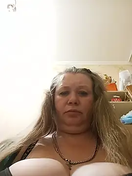 Snapshot of KiraStanton chatting on 06-26-26, 01:21 KiraStanton online show from 06-26-26, 01:21