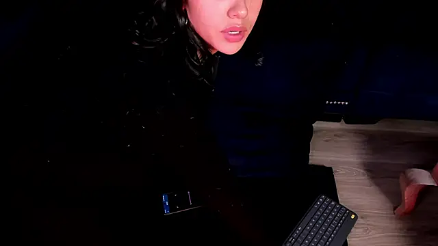 Snapshot of Fiorelaa_ chatting on 06-03-26, 02:33 Fiorelaa online show from 06-03-26, 02:33