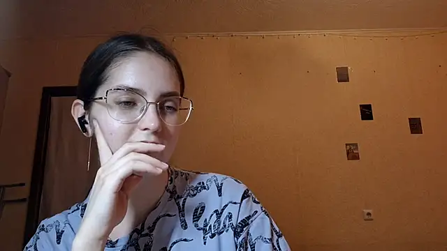 Snapshot of Katelemon chatting on 07-22-26, 03:04 Katelemon online show from 07-22-26, 03:04