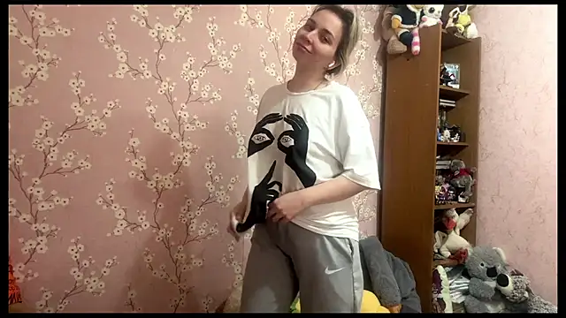 LiraDreamX online show from 04-19-26, 08:02