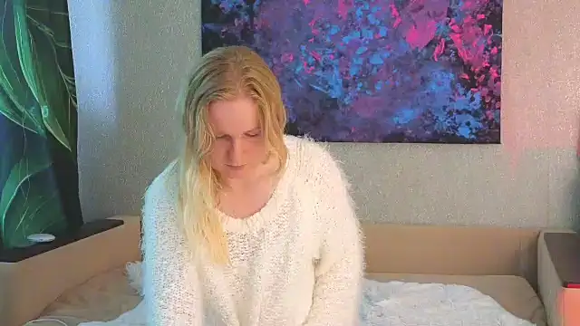 Snapshot of Lanavi_Smile chatting on 06-15-26, 06:04 Lanavi Smile online show from 06-15-26, 06:04