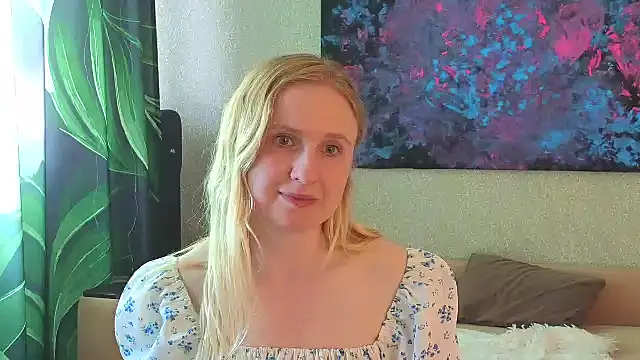 Snapshot of Lanavi_Smile chatting on 06-19-26, 06:18 Lanavi Smile online show from 06-19-26, 06:18