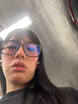 Snapshot of susi_chimm chatting on 05-19-26, 01:28 susi chimm online show from 05-19-26, 01:28
