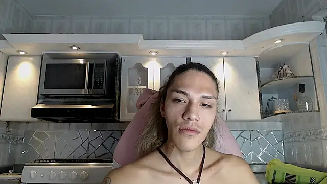 CrisOzzz online show from 03-10-26, 06:24