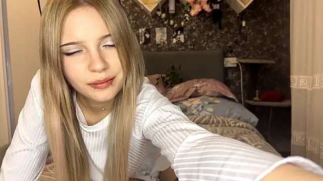 SofiaMarken online show from 03-06-26, 01:07