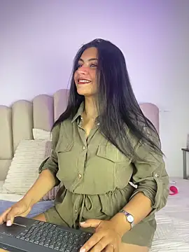 Snapshot of celeste_z chatting on 05-15-26, 01:29 celeste z online show from 05-15-26, 01:29