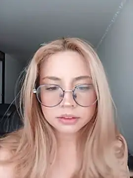 Snapshot of Ana__arms chatting on 07-19-26, 07:50 Ana arms online show from 07-19-26, 07:50